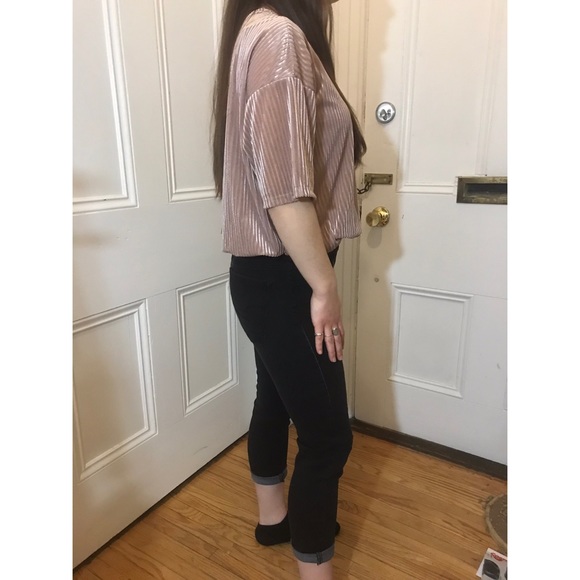 WOMENS OUTFIT (PANTS SIZE TWO, TOP SIZE M) - Picture 2 of 8